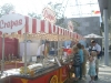 Ebenfalls erhältlich unter der Kuppel: Crepes und andere Snacks.