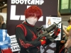Das ist Hassam, der offenbar einen Elite-Soldaten cosplayt.