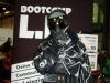 Thomas kommt in einem Paintball Outfit daher!